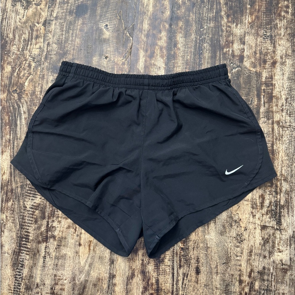 Nike Black Athletic Shorts Lightweight Breathable Design